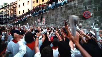 Una de las fotografías de la exposición de la evolución de las fiestas de San Fermin Una de las fotografías de la exposición de la evolución de las fiestas de San Fermin
