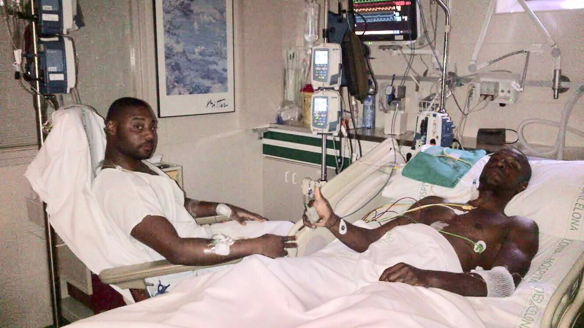 Abidal, a la derecha, y su primo Gerard, a la izquierda Abidal, a la derecha, y su primo Gerard, a la izquierda