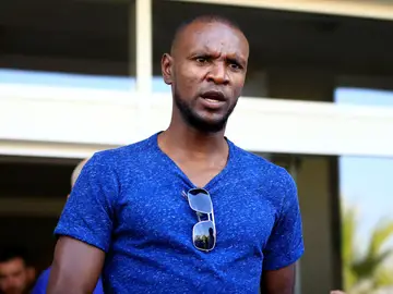 Abidal en el aeropuerto Abidal en el aeropuerto