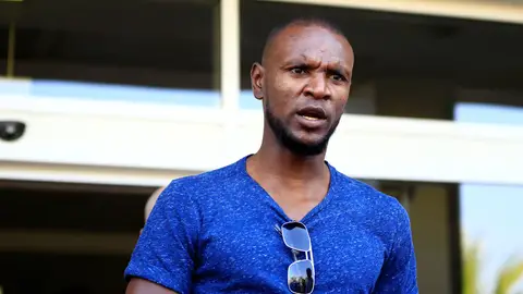 Abidal en el aeropuerto Abidal en el aeropuerto