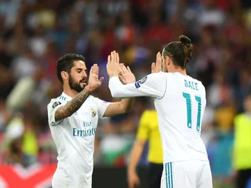 Isco se marcha del terreno de juego y entra Bale Isco se marcha del terreno de juego y entra Bale