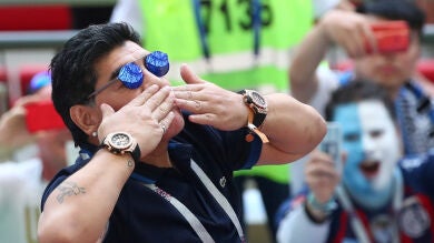 Maradona pide perdón a la FIFA tras sus críticas al arbitraje del Colombia - Inglaterra