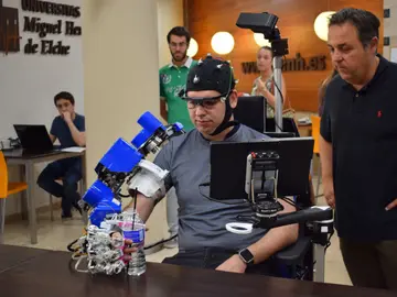 Un exoesqueleto robótico Un exoesqueleto robótico