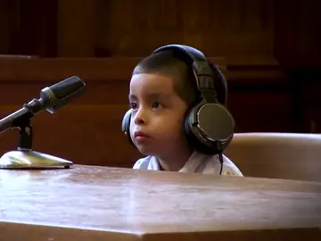 Un menor emigrante frente a un juez en EEUU Un menor emigrante frente a un juez en EEUU