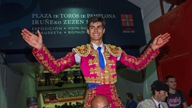 Primera puerta grande con personalidad en la novillada inaugural de la Feria del Toro de Pamplona