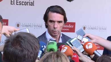 Aznar pide a Santamaría y Casado que sean 