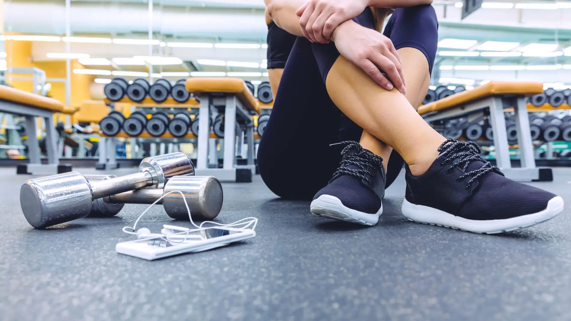 Imagen de una mujer en un gimnasio