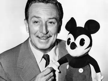 Walt Disney con Mickey Mouse Walt Disney con Mickey Mouse