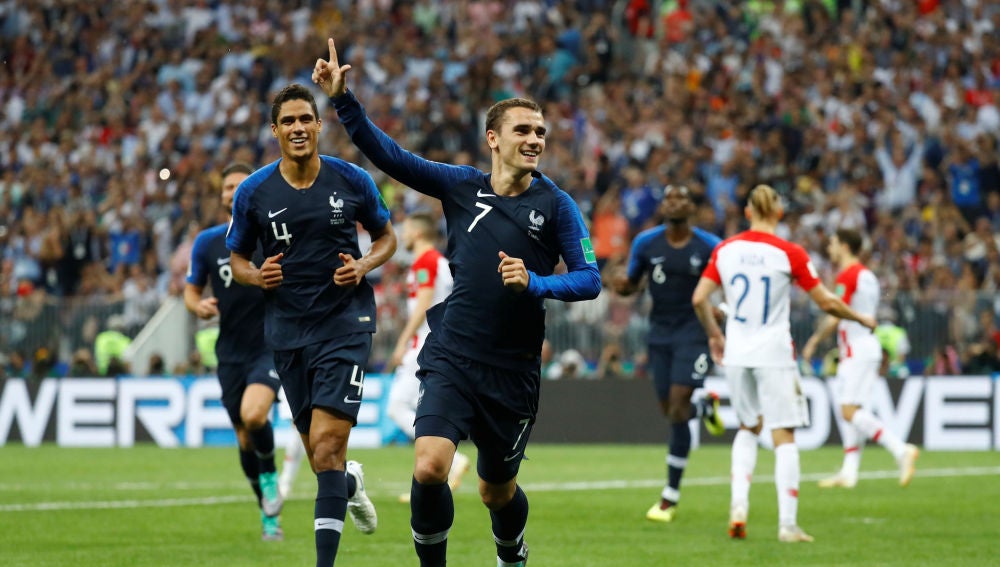 Griezmann celebra su gol de penalti