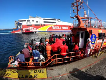 Rescate de una patera Rescate de una patera