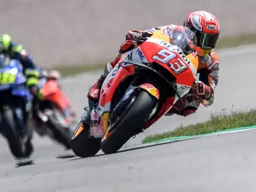 Marc Márquez traza una curva con su Honda en Sachsenring Marc Márquez traza una curva con su Honda en Sachsenring