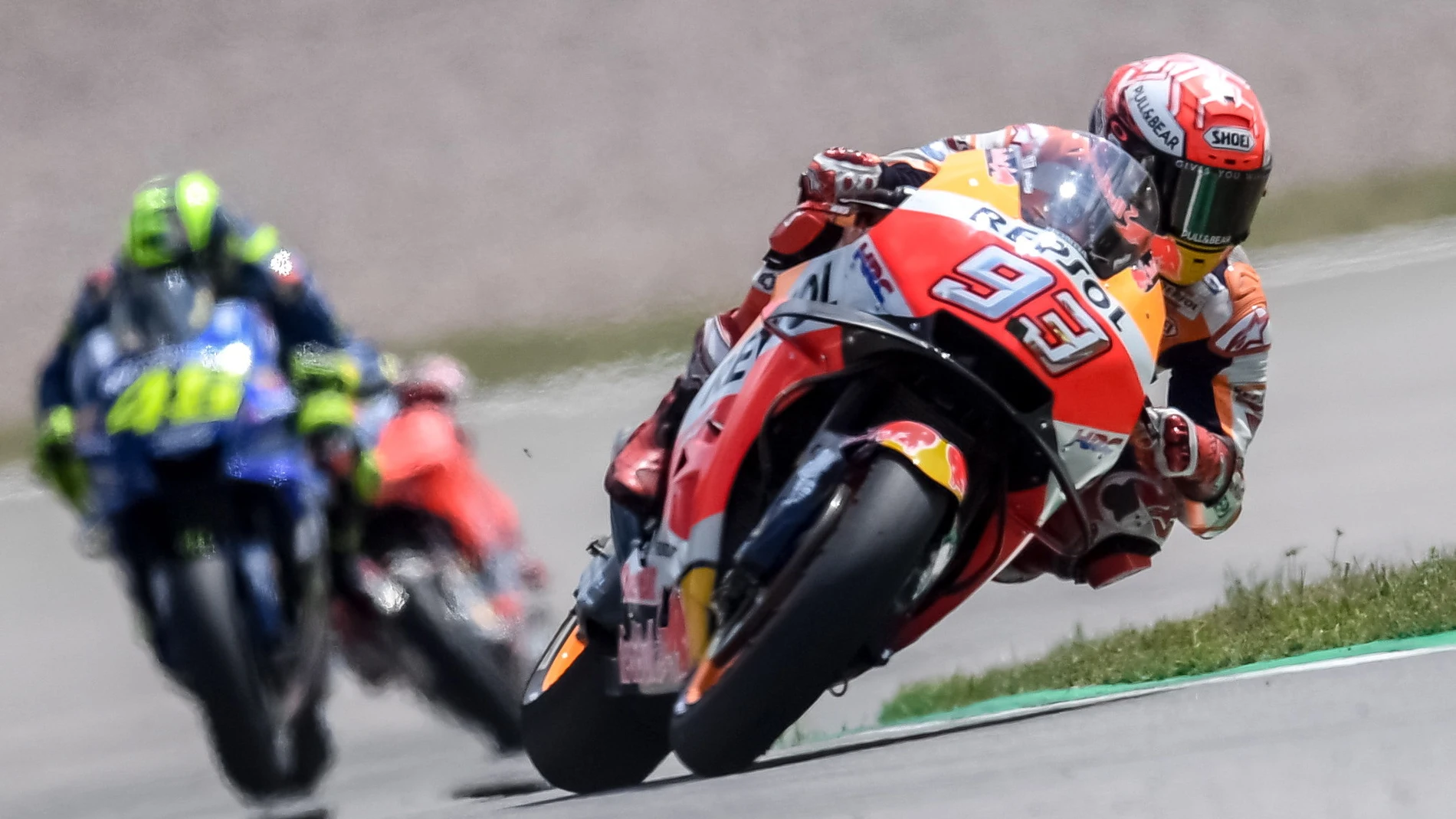 Marc Márquez traza una curva con su Honda en Sachsenring Marc Márquez traza una curva con su Honda en Sachsenring