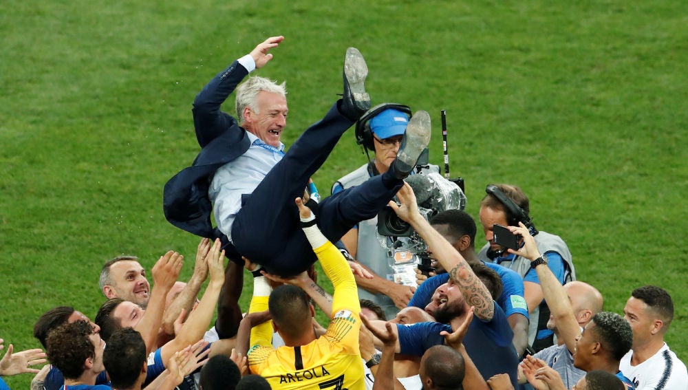 Selección francesa celebrando la victoria
