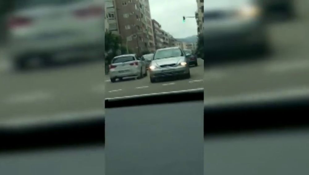 VÍDEO: Un conductor recorre varias calles de Vigo marcha atrás