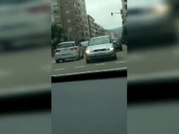 VÍDEO: Un conductor recorre varias calles de Vigo marcha atrás