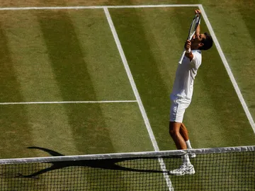Novak Djokovic celebra su victoria en Wimbledon Novak Djokovic celebra su victoria en Wimbledon