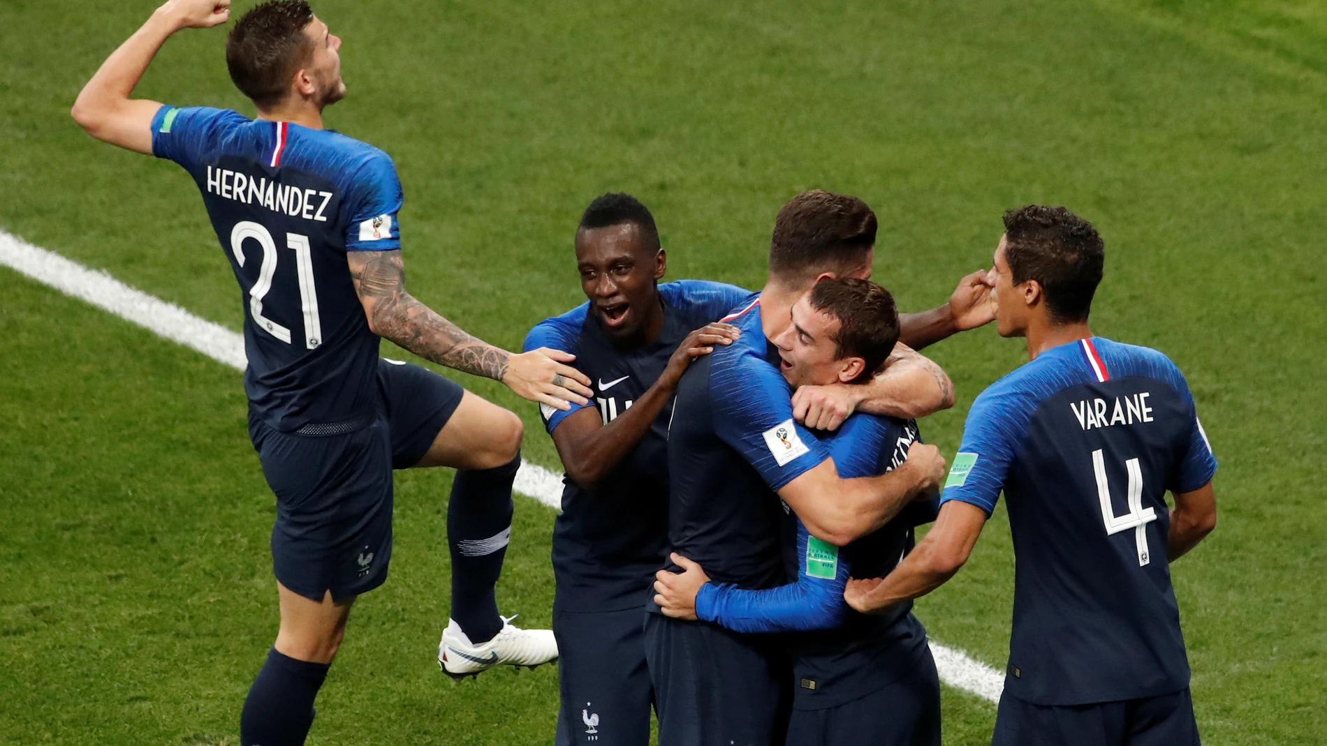 Francia celebra uno de sus goles