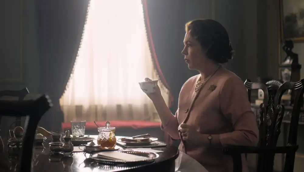 Olivia Colman como Isabel II en la tercera temporada de 'The Crown'
