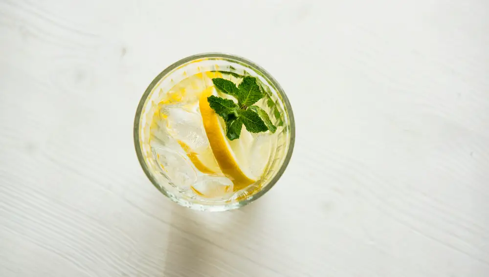 Agua con limón Agua con limón