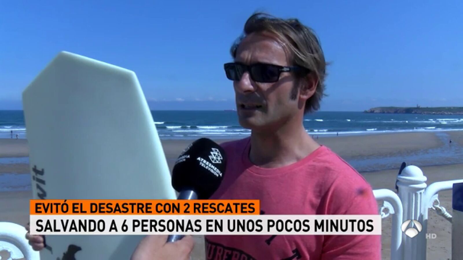 Isaac Arango, el surfista que salvó a seis personas en la playa de Salinas