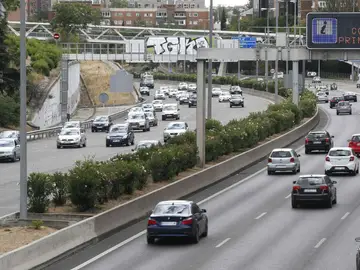 Tráfico de salida de Madrid por la A1. Tráfico de salida de Madrid por la A1.