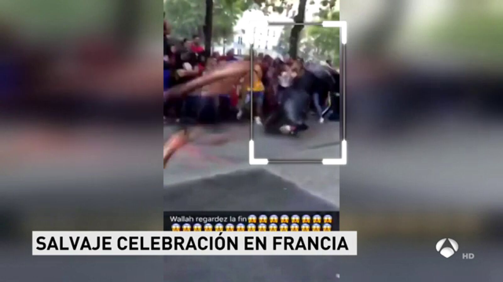 Se rozó la tragedia: la salvaje celebración de un aficionado que acabó arrojando una moto contra la gente