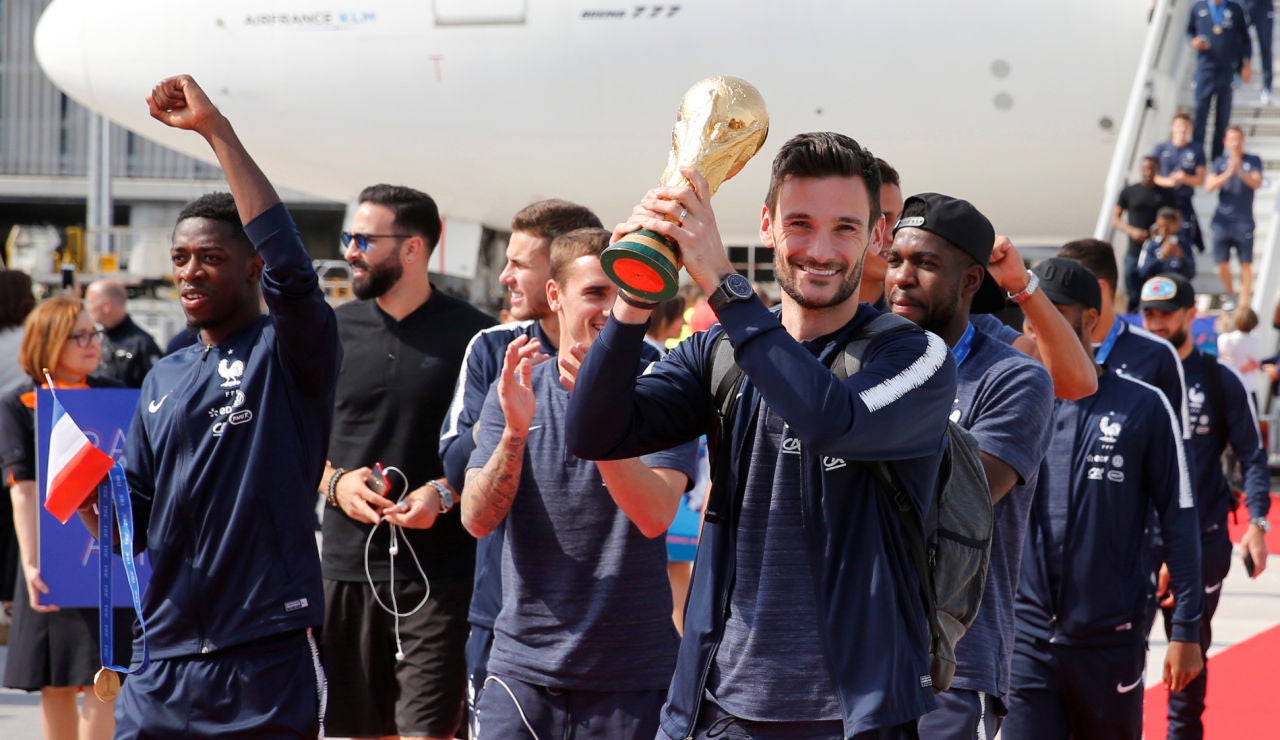 Lloris, con la Copa del Mundo en sus manos Lloris, con la Copa del Mundo en sus manos