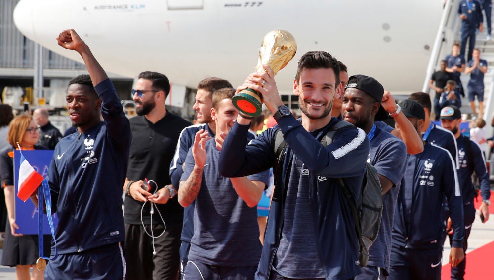 Lloris, con la Copa del Mundo en sus manos