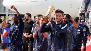 Lloris, con la Copa del Mundo en sus manos