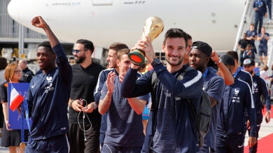 Espectacular recibimiento de la afición francesa a los campeones del mundo en París