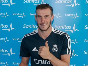 Gareth Bale pasando el reconocimiento médico Gareth Bale pasando el reconocimiento médico
