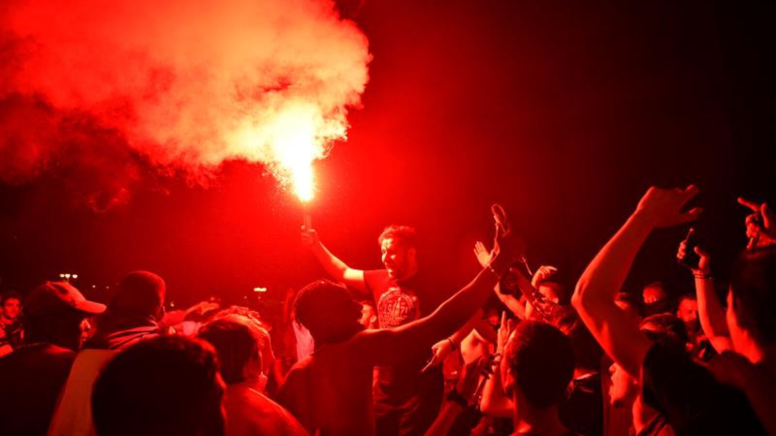 Dos muertos y casi 300 detenidos en Francia por los incidentes en la celebración del Mundial