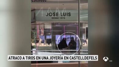 Cuatro personas atracan a mano armada una joyería en Castelldefels