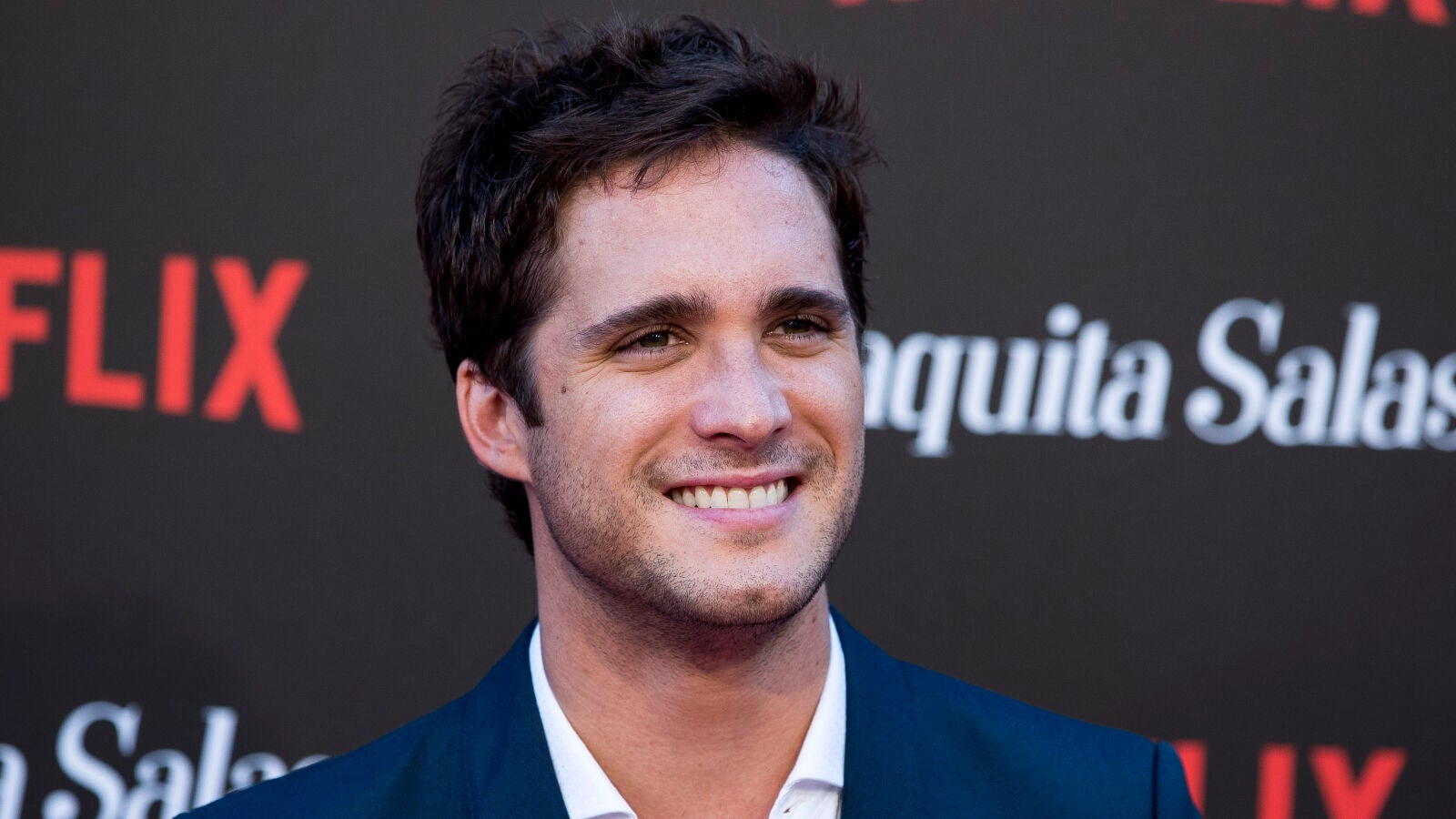 Diego Boneta interpreta a Luis Miguel en el primer adelanto de la serie sobre el cantante
