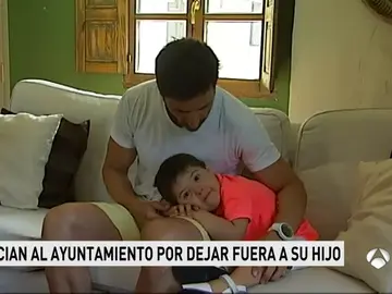 Unos padres denuncian al Ayuntamiento por dejar fuera del campamento de verano a su hijo con Síndrome de Down Unos padres denuncian al Ayuntamiento por dejar fuera del campamento de verano a su hijo con Síndrome de Down