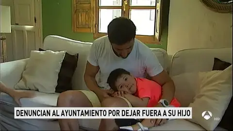 Unos padres denuncian al Ayuntamiento por dejar fuera del campamento de verano a su hijo con Síndrome de Down Unos padres denuncian al Ayuntamiento por dejar fuera del campamento de verano a su hijo con