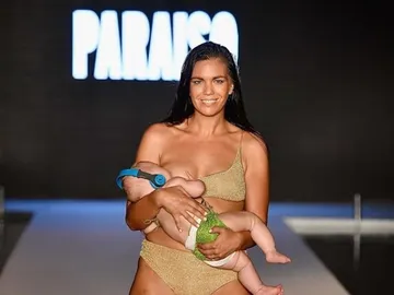 La modelo durante el desfile La modelo durante el desfile