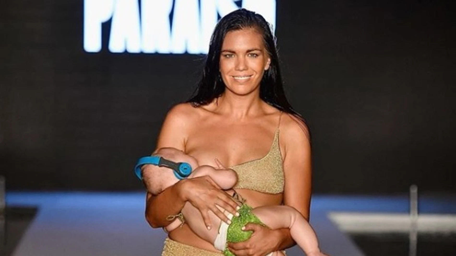 La modelo durante el desfile La modelo durante el desfile