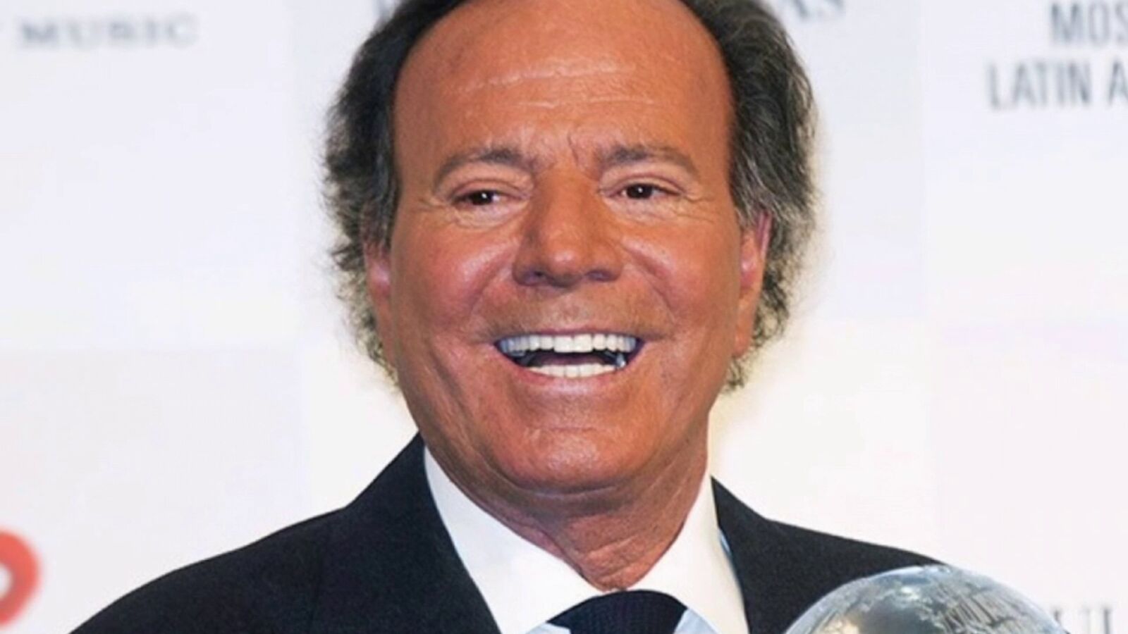 Julio Iglesias recurre la sentencia que atribuyó la paternidad de Javier Santos 