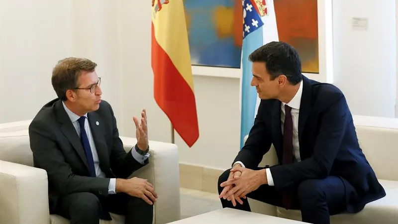 Pedro Sánchez y Alberto Núñez Feijóo se reúnen en Moncloa Pedro Sánchez y Alberto Núñez Feijóo se reúnen en Moncloa