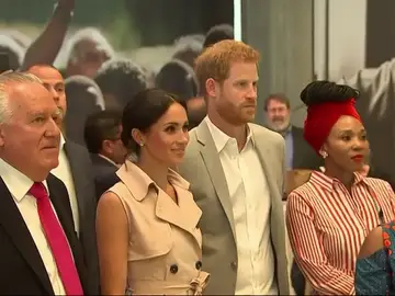 El príncipe Harry y Meghan Markle inauguran una exposición que celebra el centenario de Nelson Mandela El príncipe Harry y Meghan Markle inauguran una exposición que celebra el centenario de Nelson Mandela
