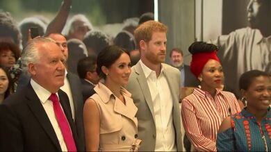 El príncipe Harry y Meghan Markle inauguran la exposición que celebra el centenario de Nelson Mandela