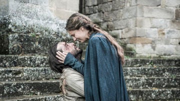 Joan acaba con la vida de Elionor mientras Arnau abraza al amor de su vida Joan acaba con la vida de Elionor mientras Arnau abraza al amor de su vida