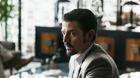 Diego Luna en Narcos Objetivo Tv