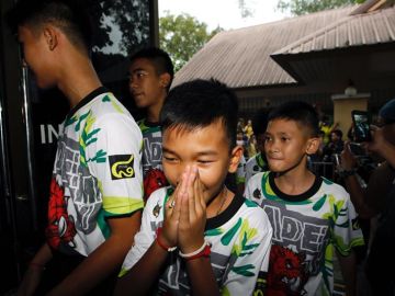Los doce niños rescatados del interior de una cueva ne Tailandia