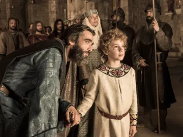 Arnau, acompañado por Mar y Bernat, inaugura el templo dedicado a su madre Arnau, acompañado por Mar y Bernat, inaugura el templo dedicado a su madre