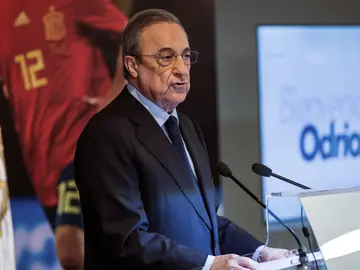 Florentino Pérez habla en el acto en el Bernabéu Florentino Pérez habla en el acto en el Bernabéu