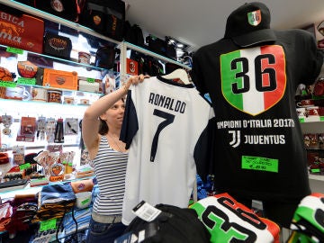 Una camiseta de Cristiano Ronaldo con la Juventus