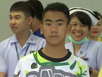 Los niños de la cueva de Tailandia hablan ante la prensa antes de ser dados de alta Los niños de la cueva de Tailandia hablan ante la prensa antes de ser dados de alta