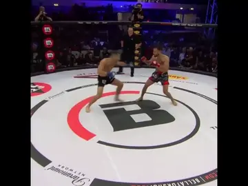 La brutal patada que acaba en un K.O. histórico: ¡tumba a su rival en seis segundos! La brutal patada que acaba en un K.O. histórico: ¡tumba a su rival en seis segundos!